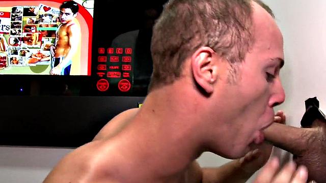 Straight gloryhole visitor fooled by hunk