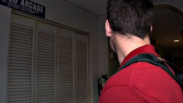 Straight gloryhole visitor fooled by hunk