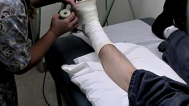 Foot Cast for Evan in Need - Evan Heinze and Ian Madrox