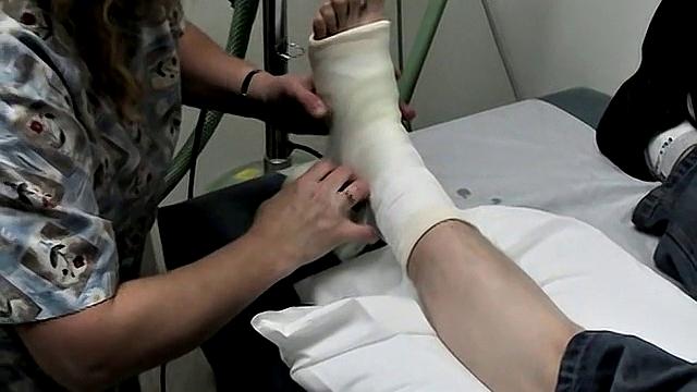 Foot Cast for Evan in Need - Evan Heinze and Ian Madrox