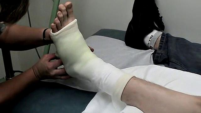 Foot Cast for Evan in Need - Evan Heinze and Ian Madrox