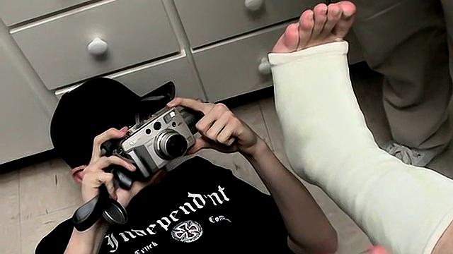 Foot Cast for Evan in Need - Evan Heinze and Ian Madrox