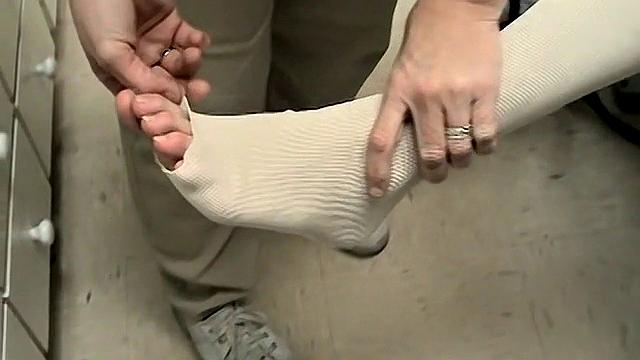 Foot Cast for Evan in Need - Evan Heinze and Ian Madrox
