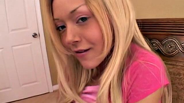 Lillexy Rubbing and Fingering Pussy