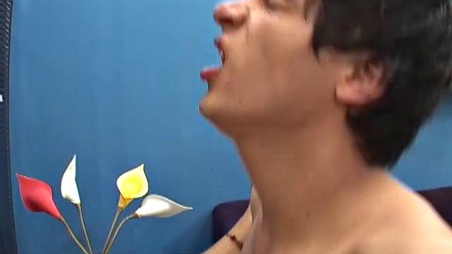 уильям жестко трахается с самиром без резинки