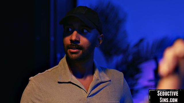 Блондинка с формами приехала трахаться, а уехала без сил и без трусов.