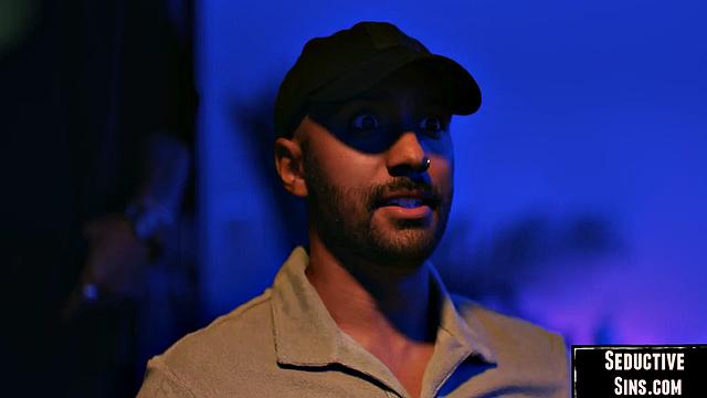 Beauty babe gets pussydestroyed