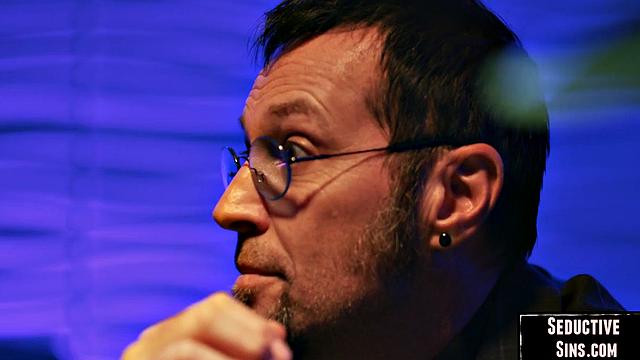 Beauty babe gets pussydestroyed