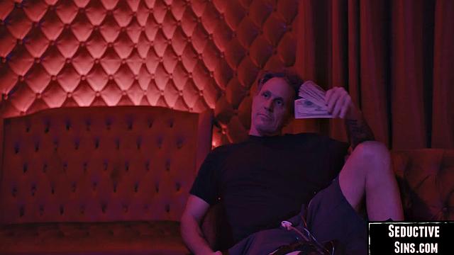 Beauty babe gets pussydestroyed