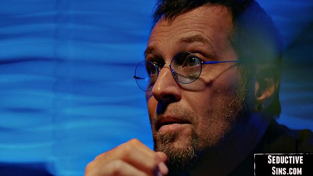 Beauty babe gets pussydestroyed