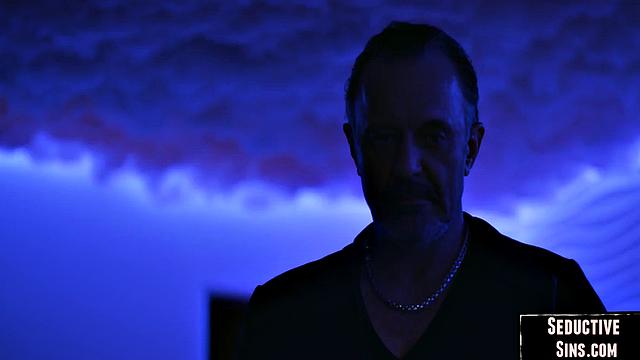 Beauty babe gets pussydestroyed