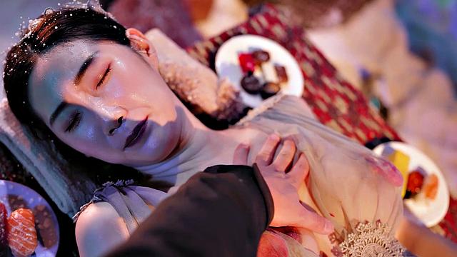 Li Er Is Sleeping Beauty Who Needs Some Cock