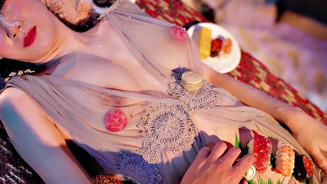 Li Er Is Sleeping Beauty Who Needs Some Cock