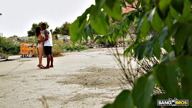 Valkiria Has Outdoor Sex