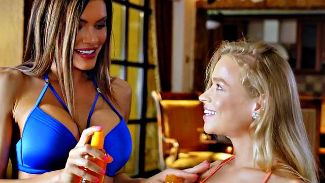 Tiny inked woman scissoring busty MILF after fingering