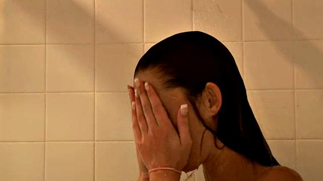 BrookeSkye трет сиськи в душе и веселится на полную