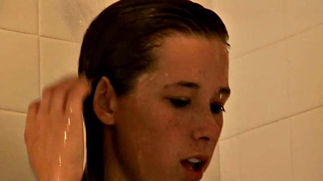Hot BrookeSkye with natural tits eubbing in the shower