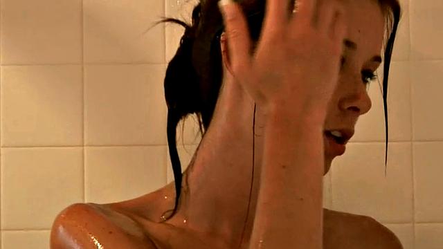 Hot BrookeSkye with natural tits eubbing in the shower