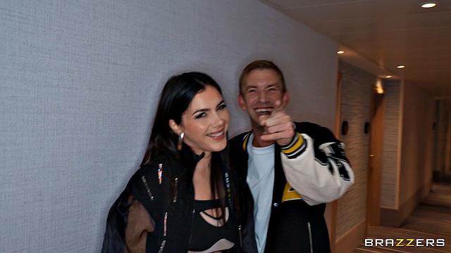 Валентина Наппи трахается с Дэнни Ди в берлинском отеле.