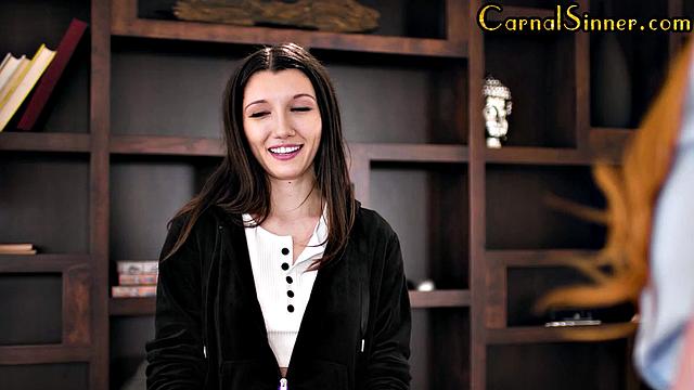 Sexy lesbians pussylicking in threesome