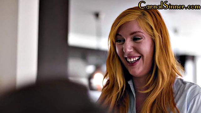 Sexy lesbians pussylicking in threesome