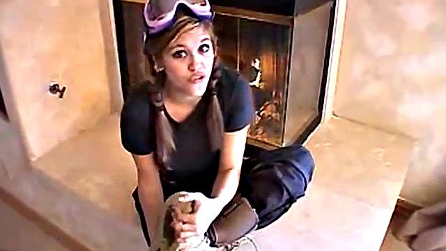 Naughty topaga ski teen goes solo