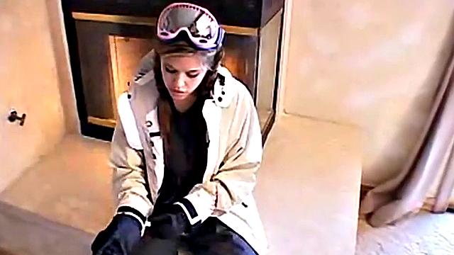 Naughty topaga ski teen goes solo