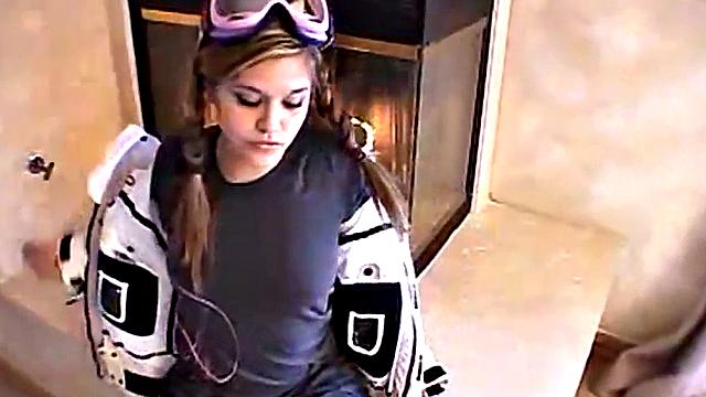 Naughty topaga ski teen goes solo