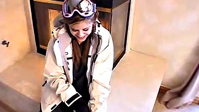 Naughty topaga ski teen goes solo