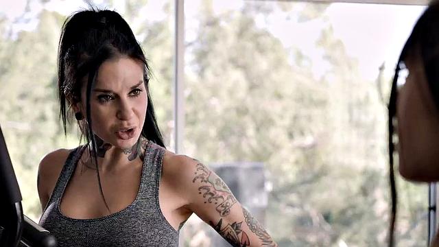 Lez stepsisters enjoy licking and pussyfingering sex