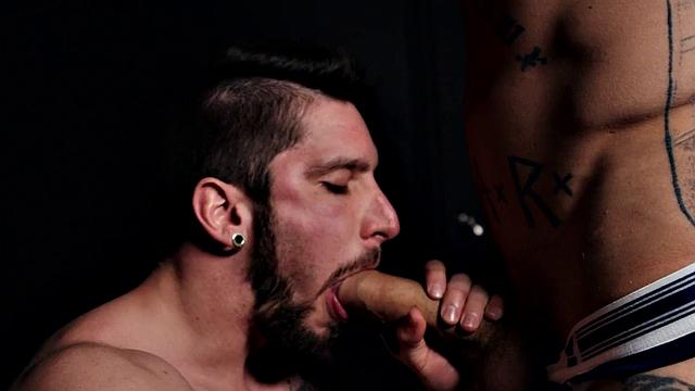 Inked stud barebacking bottom deepthroating lover