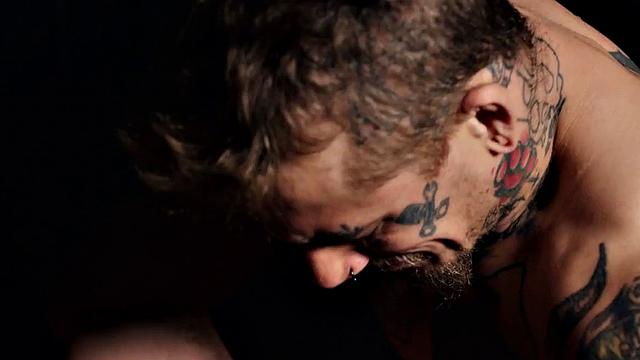 Inked stud barebacking bottom deepthroating lover