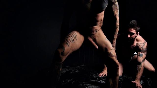 Inked stud barebacking bottom deepthroating lover