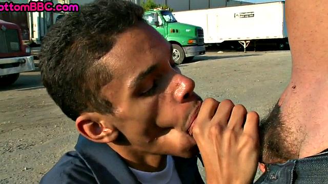 Black amateur stud fucked outdoors after being picked up