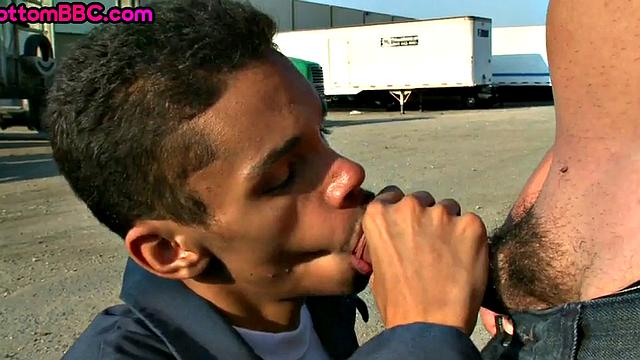 Black amateur stud fucked outdoors after being picked up