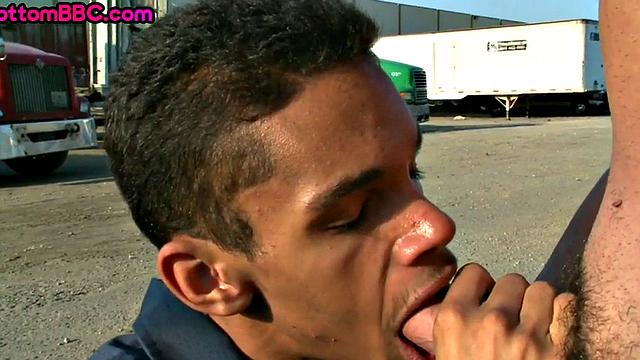 Black amateur stud fucked outdoors after being picked up