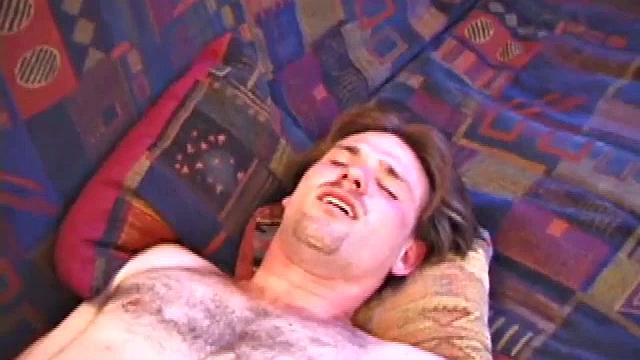 Любопытные парни: гей-тройничок