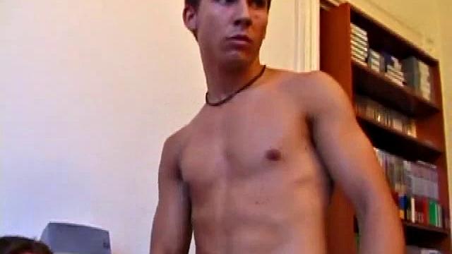 Брок и Эрик дрочат рядом и глубоко сосут друг другу