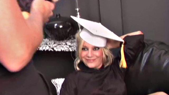 Аврора, Келли и Мэдисон: дымят, скачут и шутят без стеснения