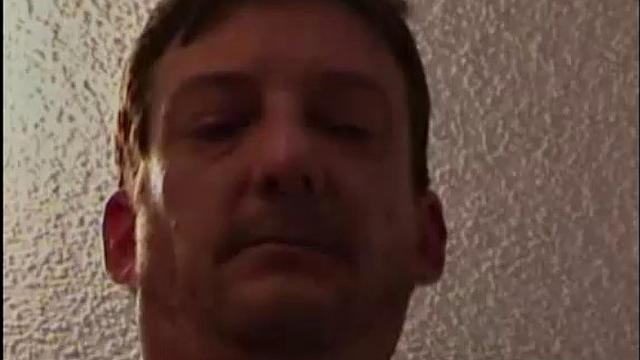 Джефф раздевается и получает жёсткий член от грубого рабочего