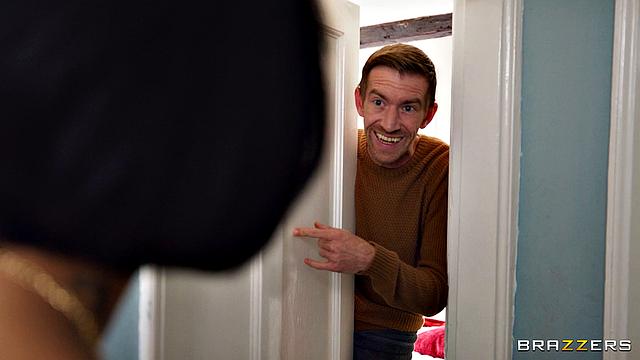 сестра подружки невесты застукала жениха в душе и сразу к делу