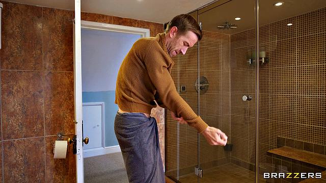 сестра подружки невесты застукала жениха в душе и сразу к делу