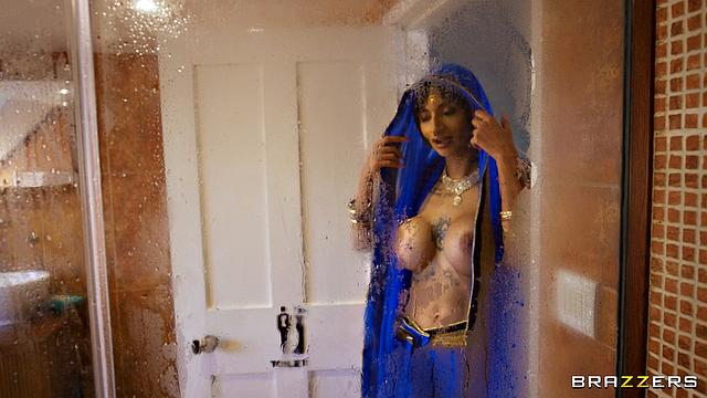 сестра подружки невесты застукала жениха в душе и сразу к делу