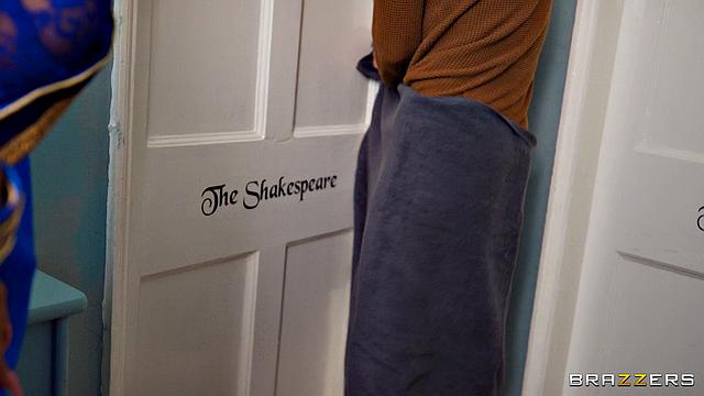 сестра подружки невесты застукала жениха в душе и сразу к делу