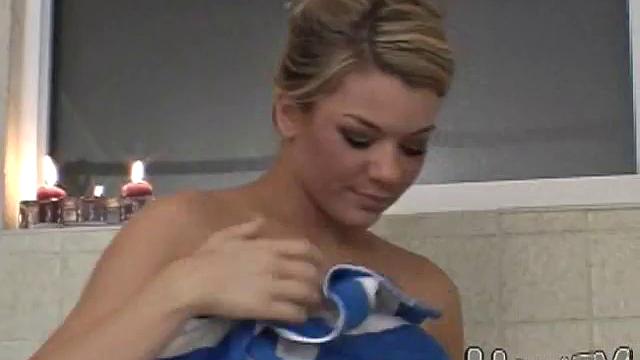 Horny Tabata Sweet Takes a Shower