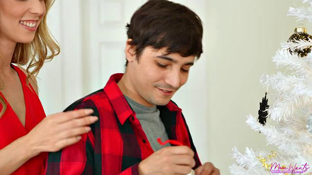 Giving My Stepmom A Creampie For Christmas - S3:E9