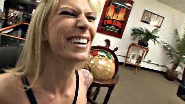 брук баннер катается на члене лексингтона и ловит кончу на лицо