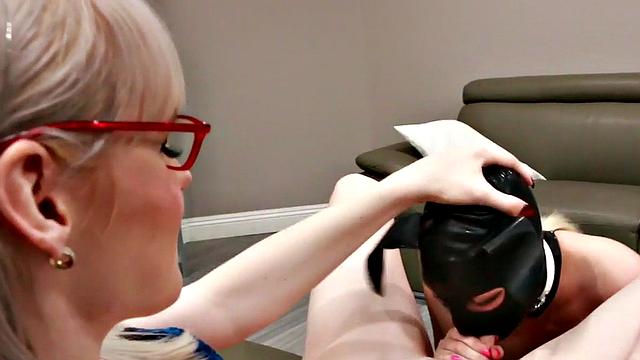 TS domina sucked by submissive lady in puppy play