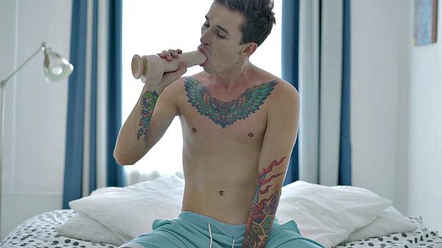 Inked twink enjoys solo anal play with dildo and gets wild with dildos in the bedroom