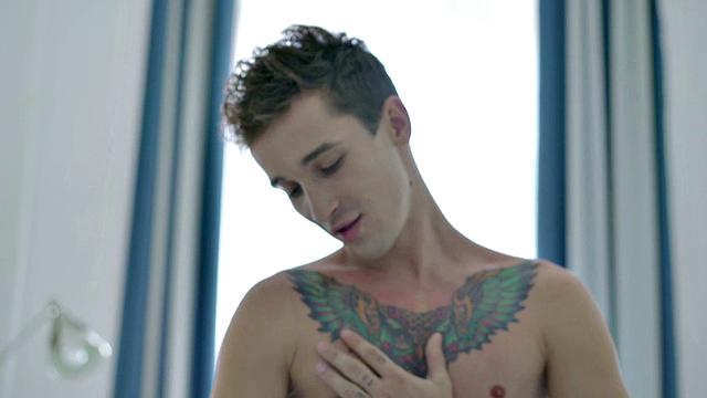 Inked twink enjoys solo anal play with dildo and gets wild with dildos in the bedroom